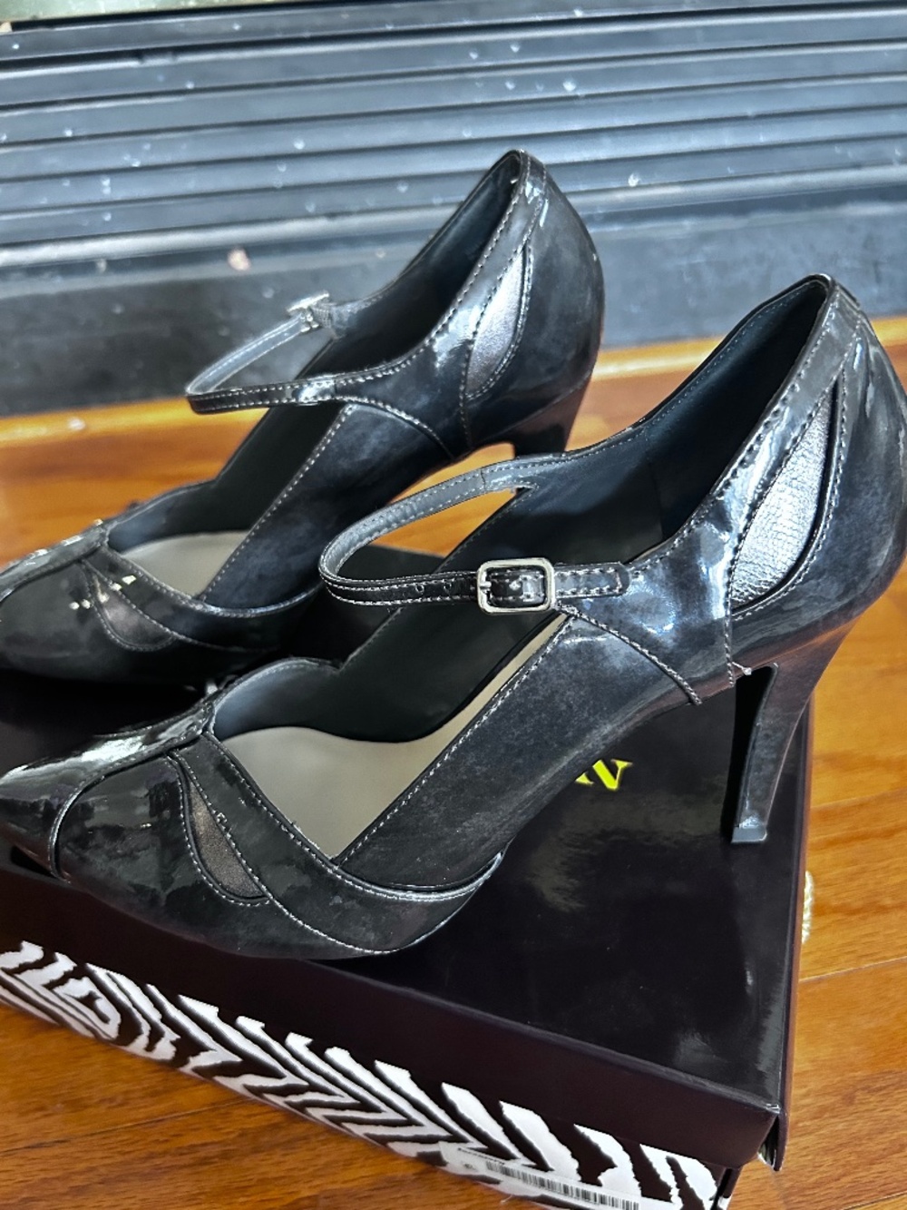 Dana Buchman Lola Grey Patent Mary Jane Heels Size 9.5